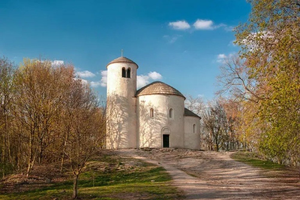 900 let od obnovy kaple na Řípu